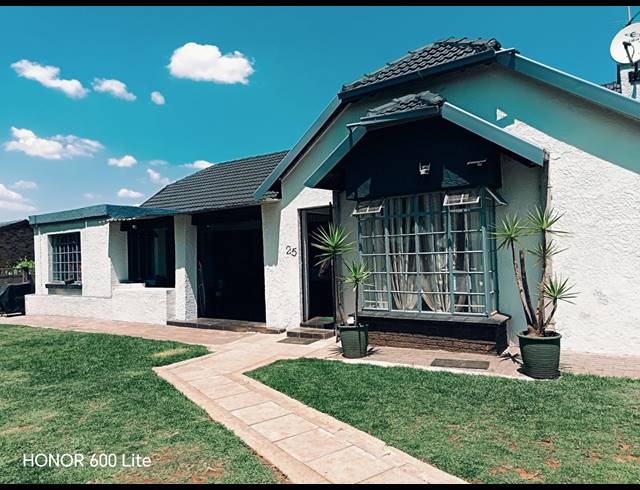 4 BEDROOM HOUSE FOR SALE IN BIRCHLEIGH